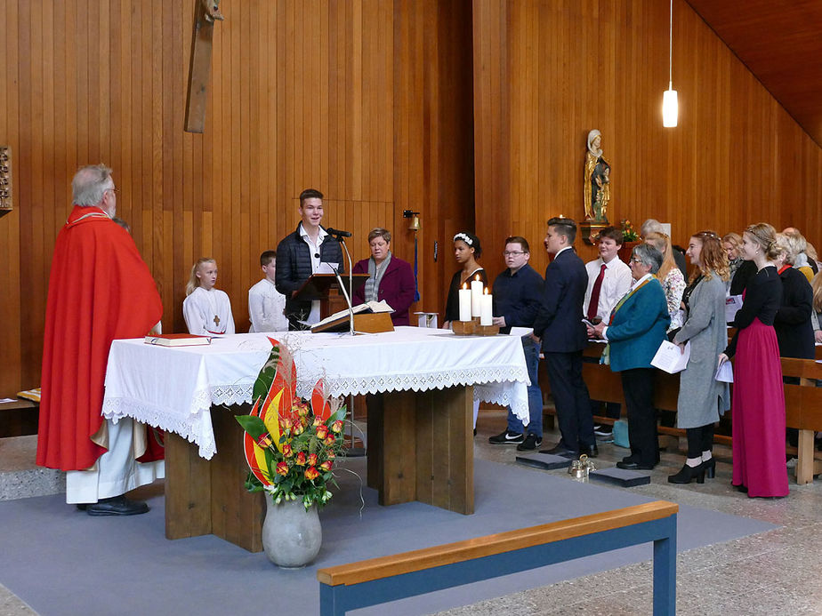 Firmung 2019 in Naumburg (Foto: Karl-Franz Thiede)